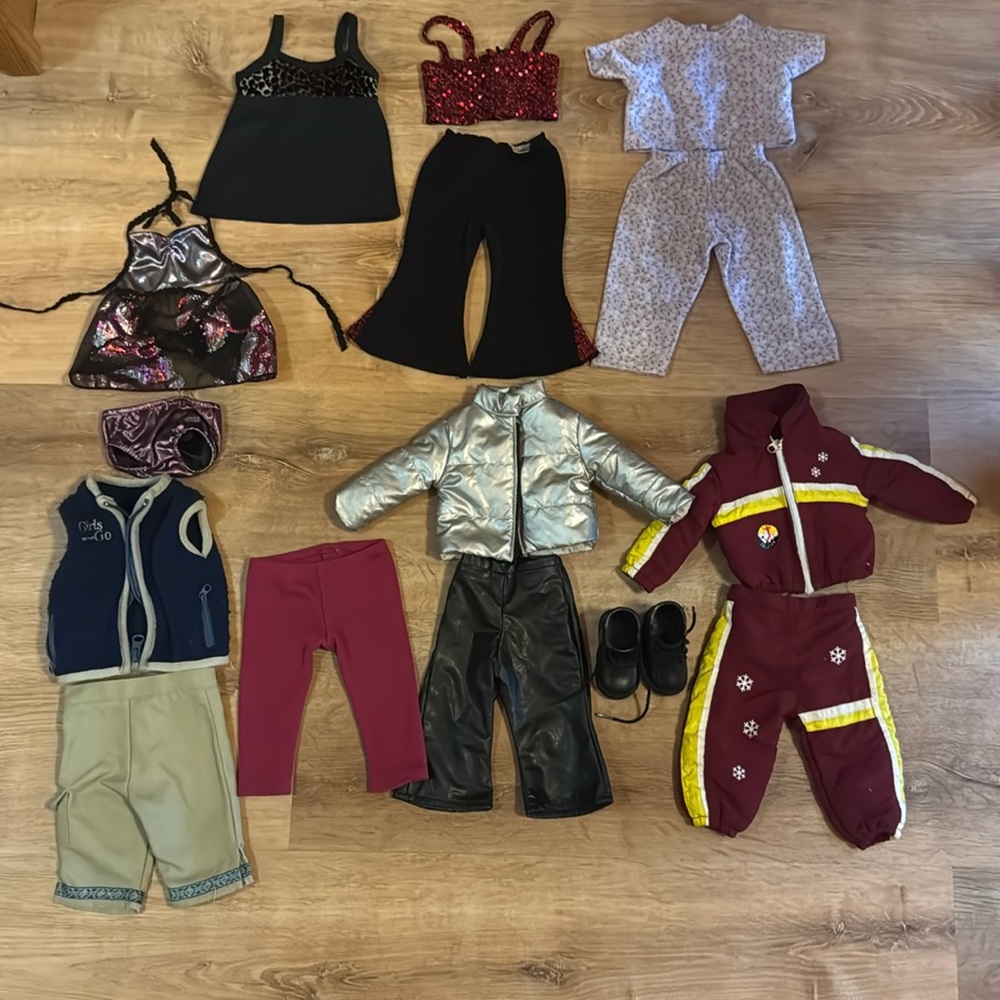 American girl doll variety of 7 different outfits